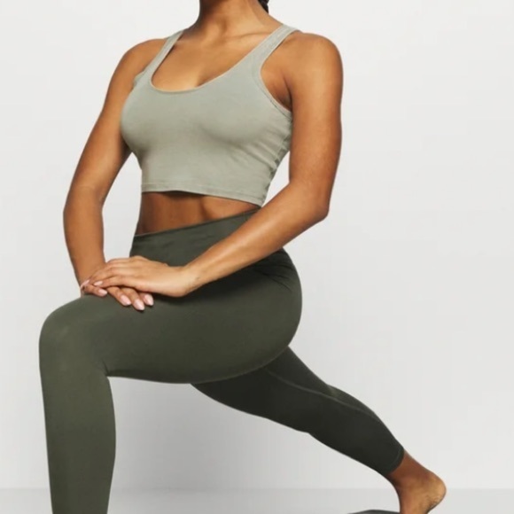 NWT Free People Movement Hot Shot Crop size small khaki - Picture 4 of 6